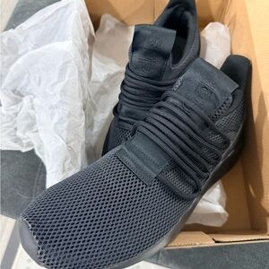 adidas Men's Black Mesh Sneakers